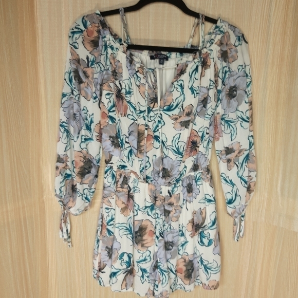 One (heart) Clothing floral romper. Medium - Picture 1 of 8